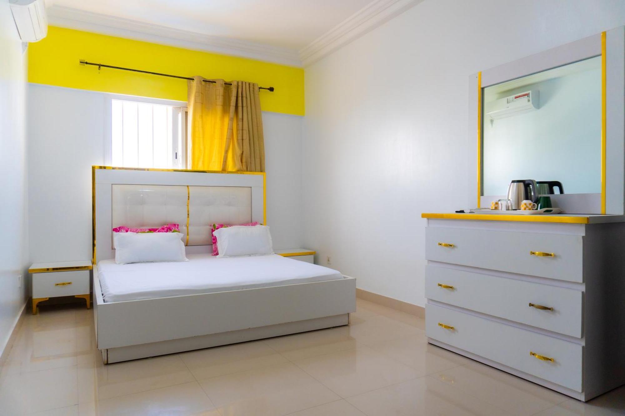 Chambres Meublees Avenue Cheikh Anta Diop Dakar Exterior foto